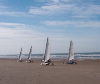  Strandsegeln mit Freunden 